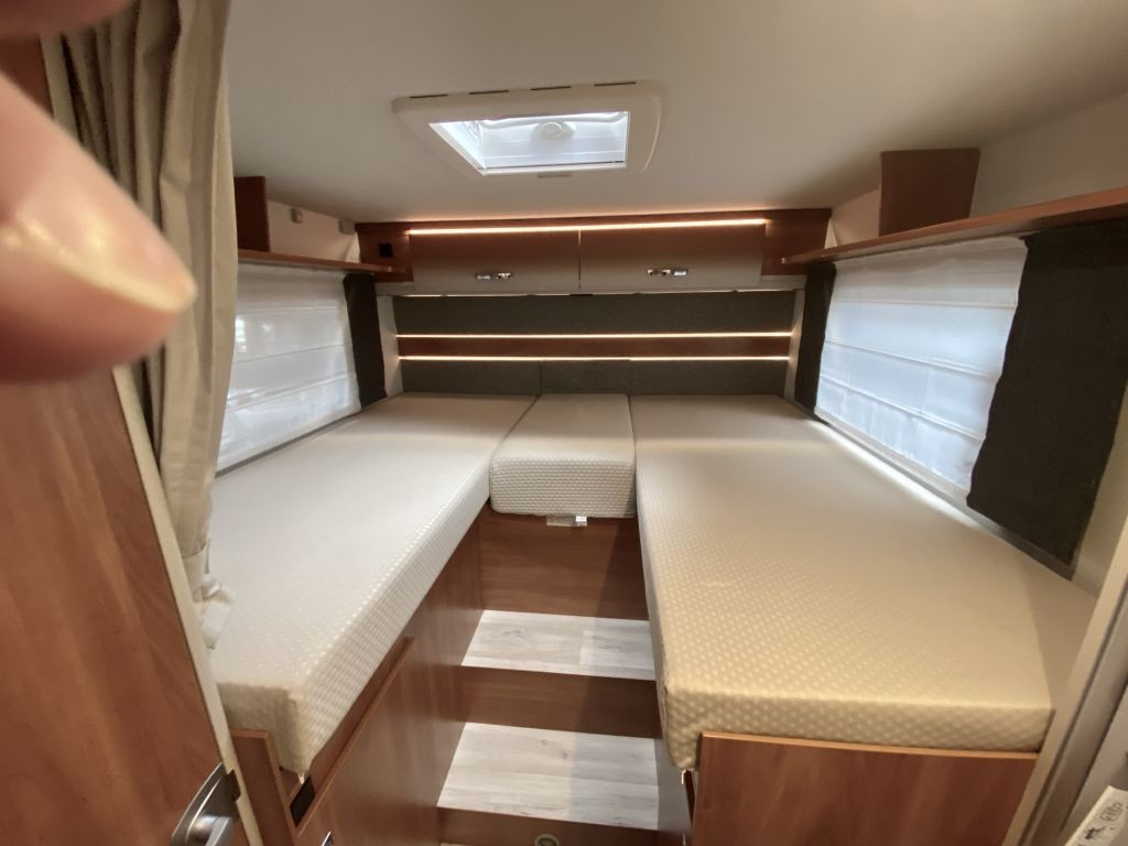 Hoofdafbeelding Dethleffs T7057 Eb 160pk Autom/lengte Bedden/airco