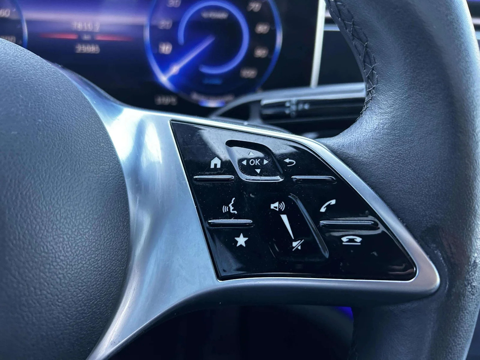 Mercedes-Benz-EQE-image-12