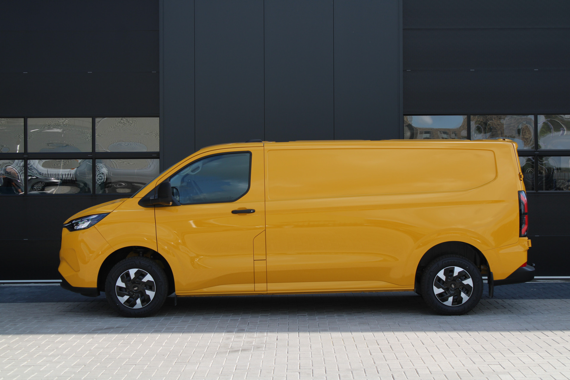 Hoofdafbeelding Ford E-Transit Custom