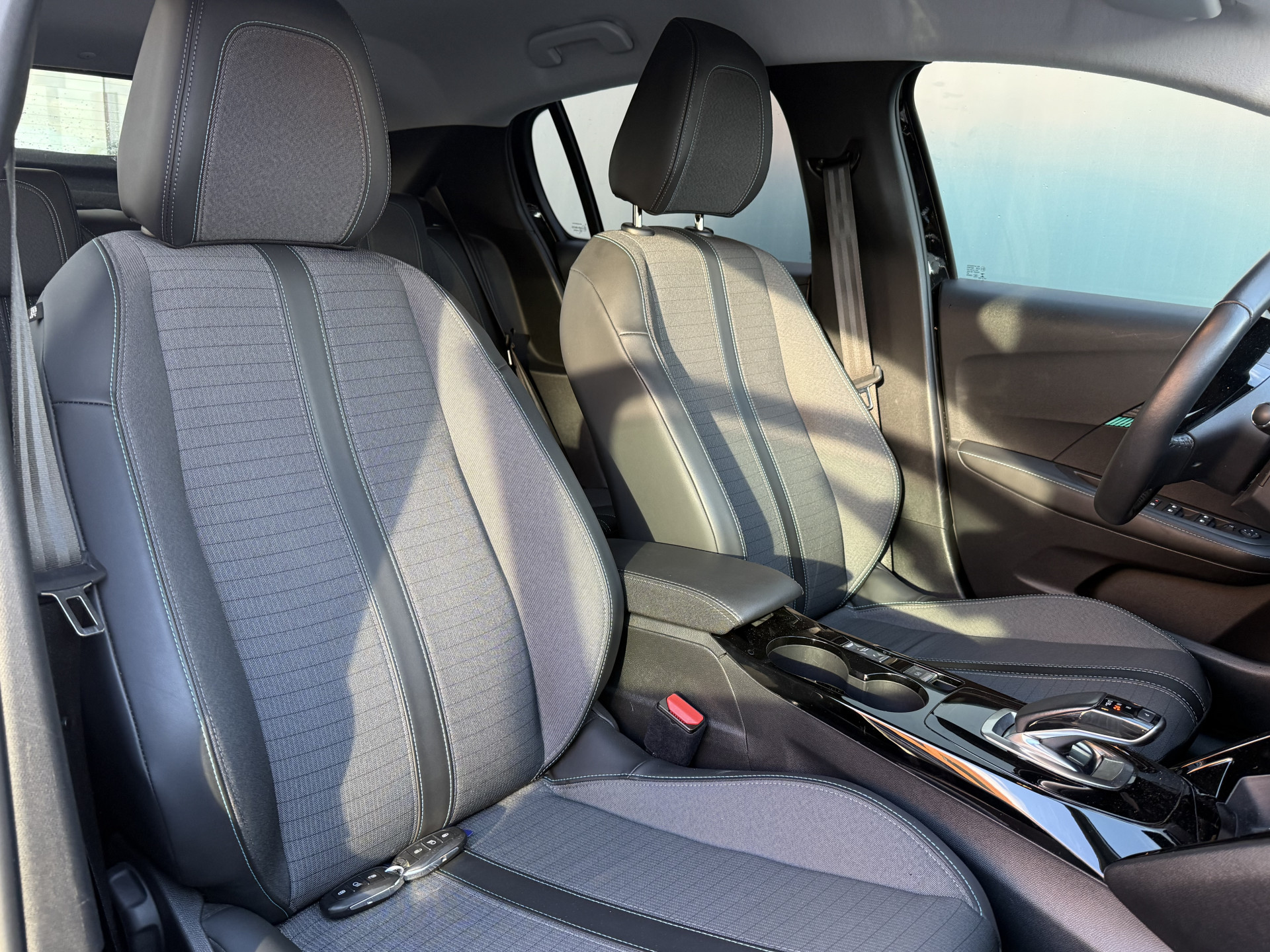 Hoofdafbeelding Peugeot e-208