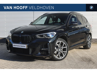 BMW X1 sDrive18i High Executive M Sport Automaat / Sportstoelen / Achteruitrijcamera / Adaptieve LED / Head-Up / Parking Assistant / Stuurverwarming