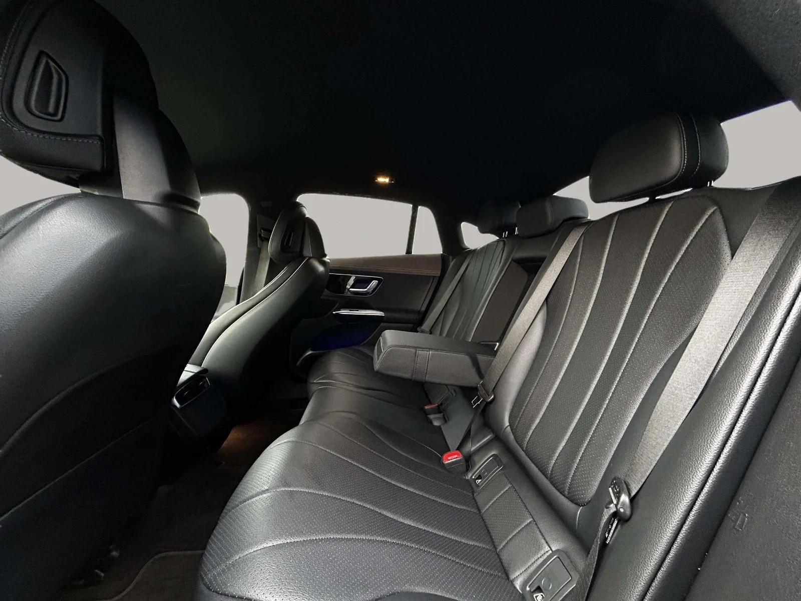 Mercedes-Benz-EQE-image-13