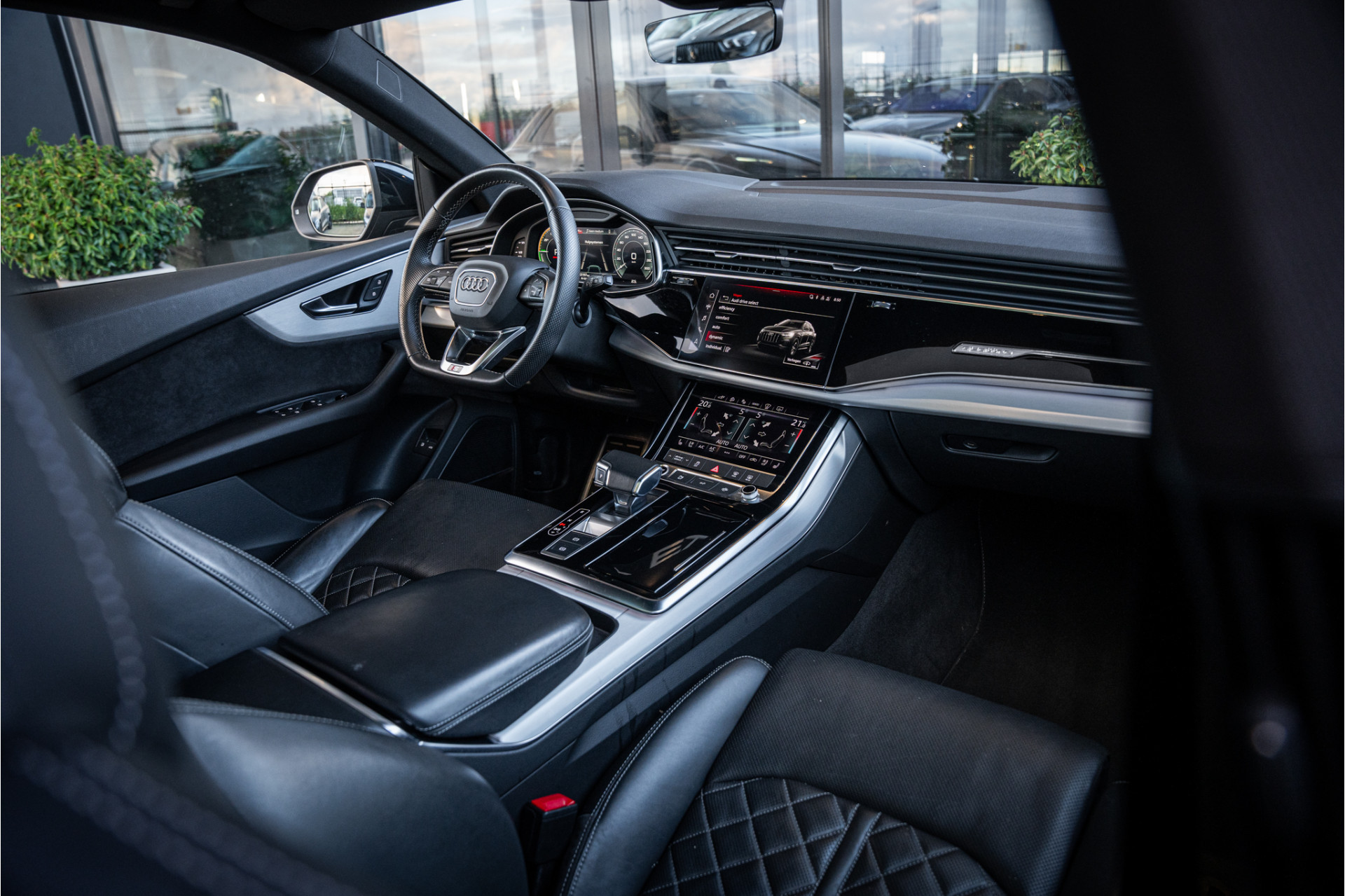 Hoofdafbeelding Audi Q8