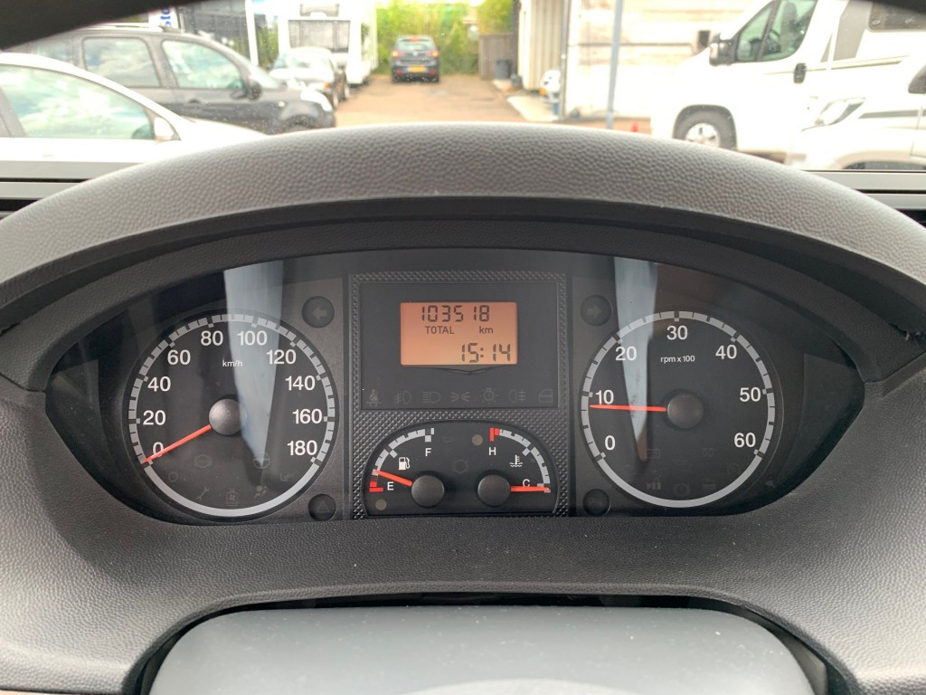 Hoofdafbeelding Roller Team T-line 255 Airco 6x Slaappl. 5 Gordels