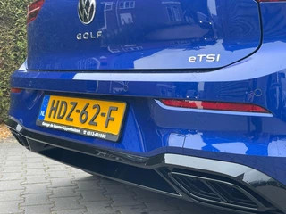 Volkswagen Golf Volkswagen Golf 1.5 eTSI R-Line Automaat | IQ LIGHT | TREKHAAK WEGKLAPBAAR | 18 INCH VELGEN - afbeelding nr 11