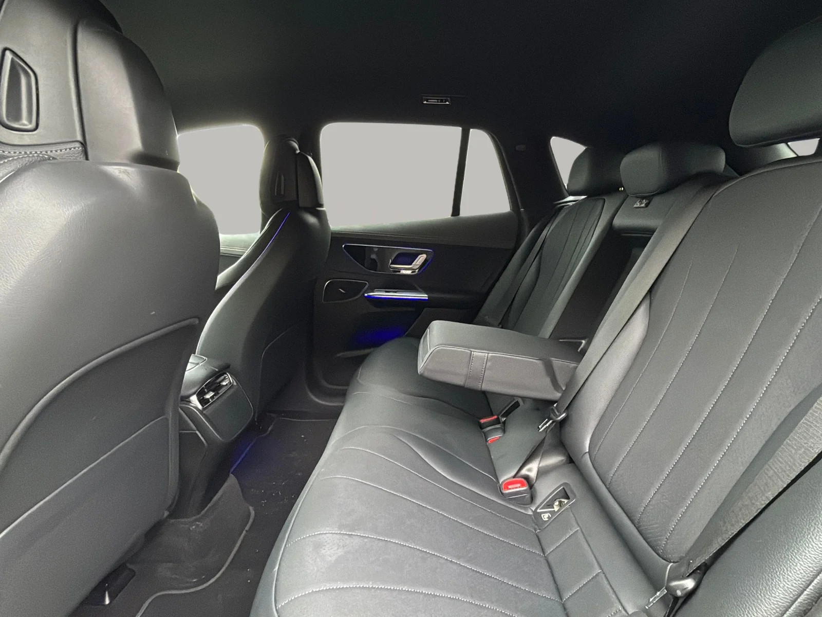 Mercedes-Benz-EQE-image-12