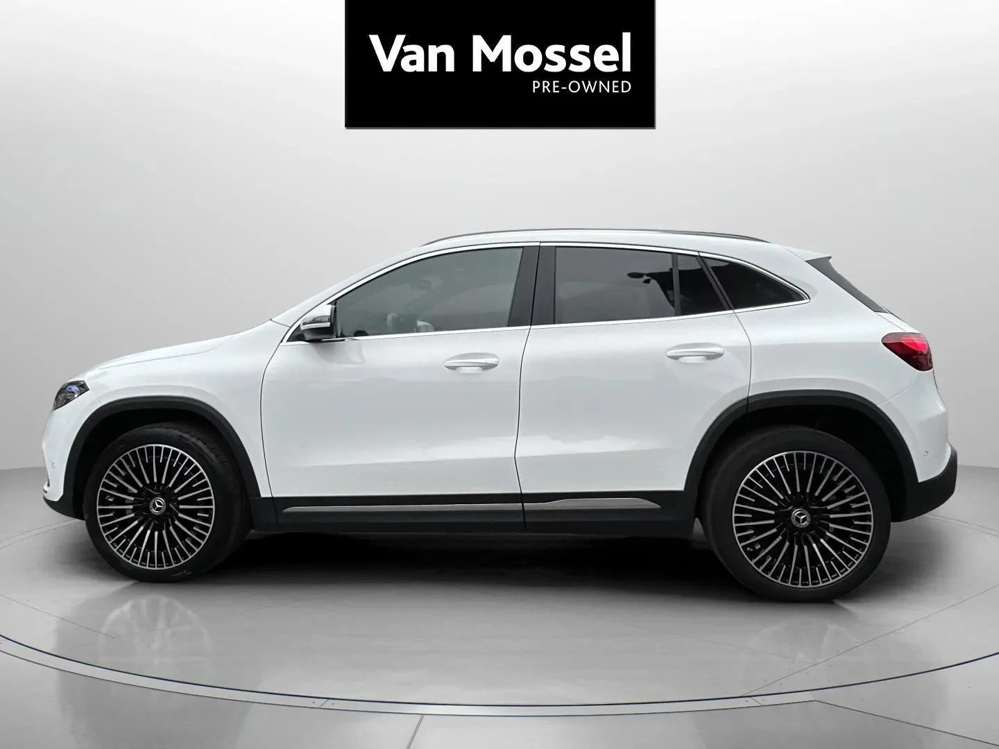 Mercedes-Benz-EQA-image-7