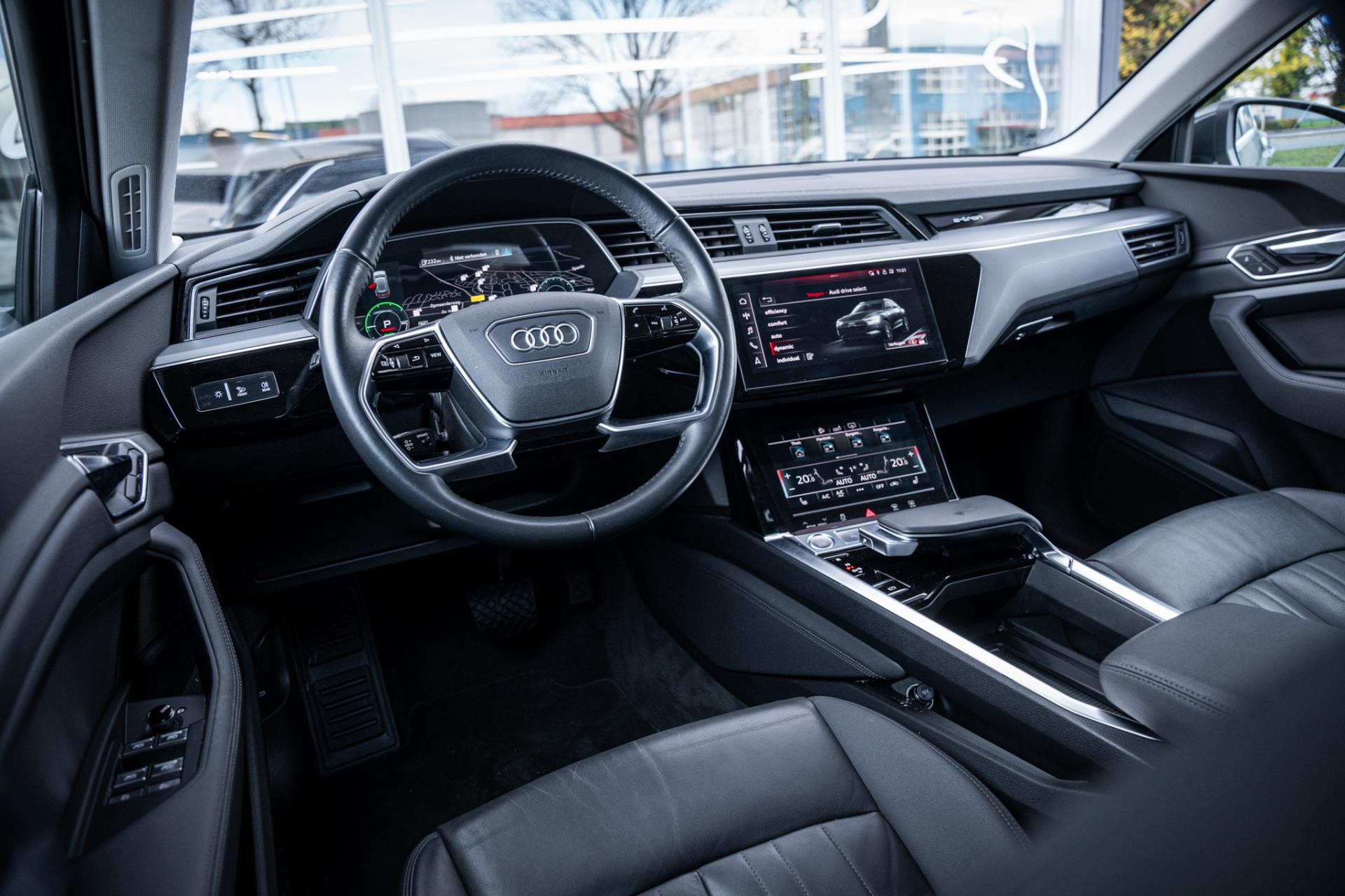 Hoofdafbeelding Audi e-tron