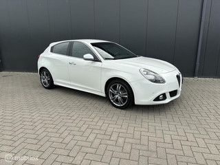 Hoofdafbeelding Alfa Romeo Giulietta Alfa Romeo Giulietta 1.4 T Distinctive Automaat! Nieuwe apk!