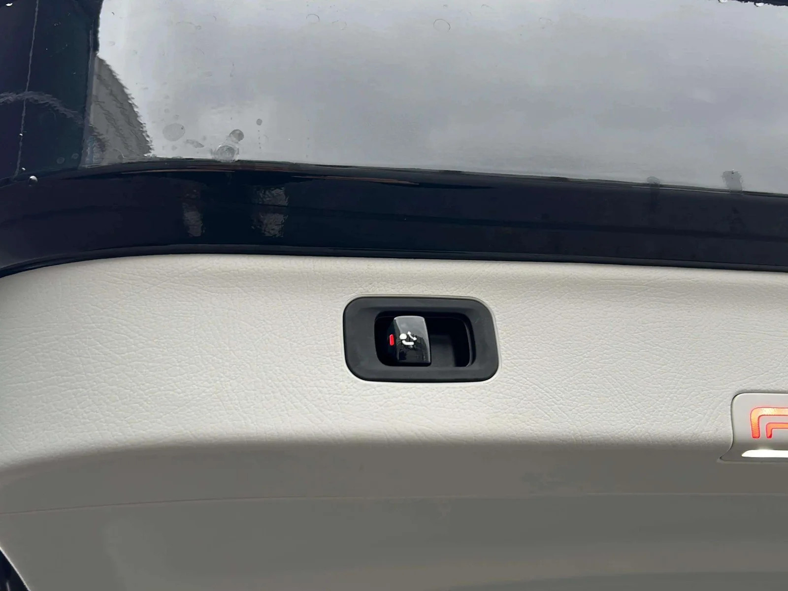 Mercedes-Benz-EQS-image-22