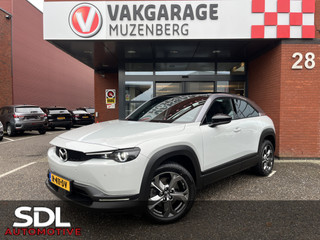 Hoofdafbeelding Mazda MX-30 Mazda MX-30 e-SkyActiv 145 First Edition 36 kWh SOH 95%!! // HEAD-UP DISPLAY // DODEHOEK // ELEK.STOEL+GEHEUGEN // ADAPT. CRUISE // FULL LED //