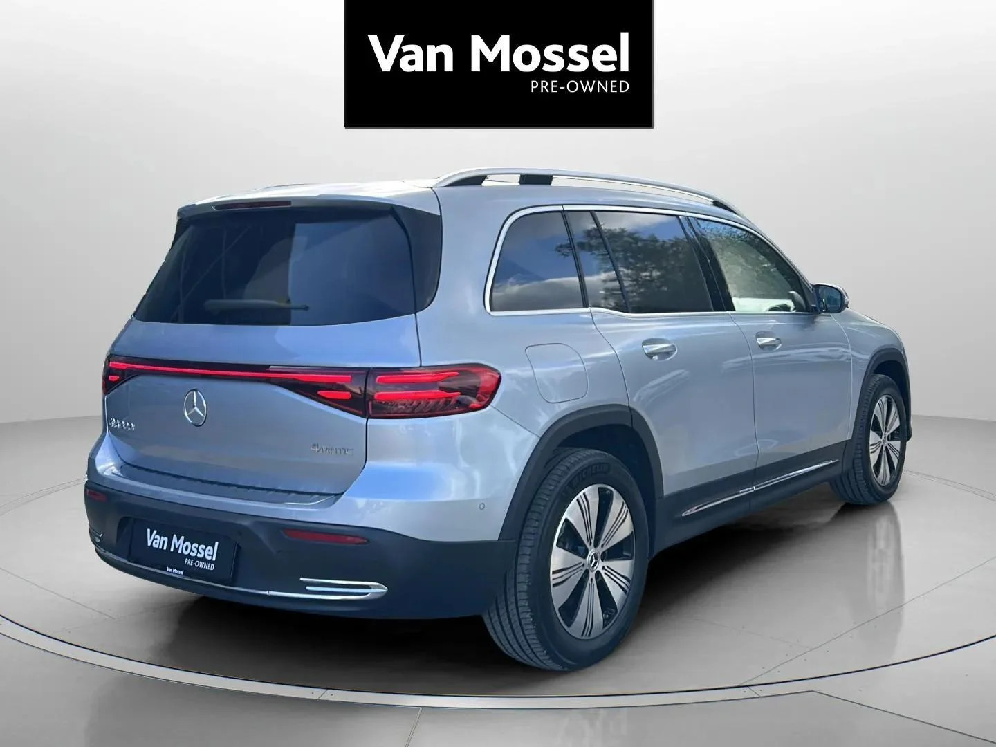 Mercedes-Benz-EQB-image-4