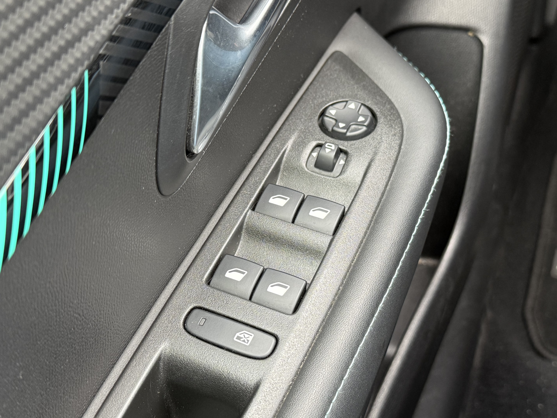 Hoofdafbeelding Peugeot e-208