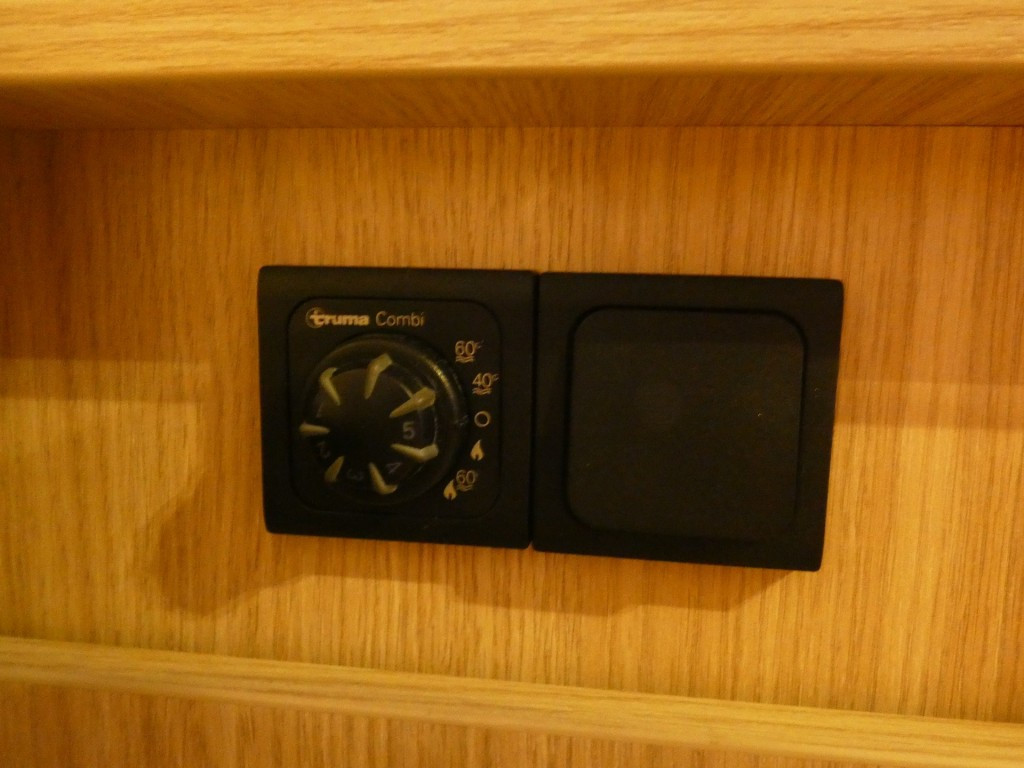 Hoofdafbeelding Sunlight T68 Automaat,navi,camera,lengtebedden