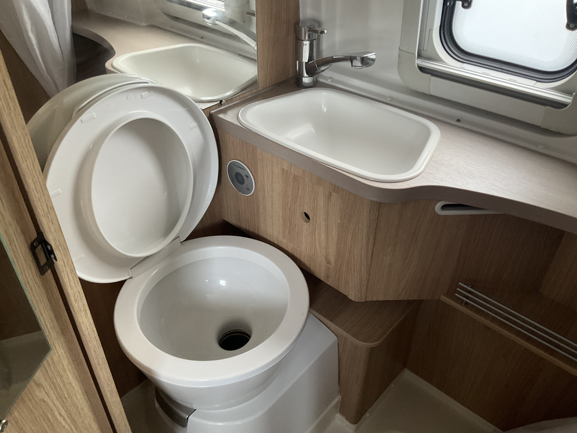 Hoofdafbeelding Knaus R07