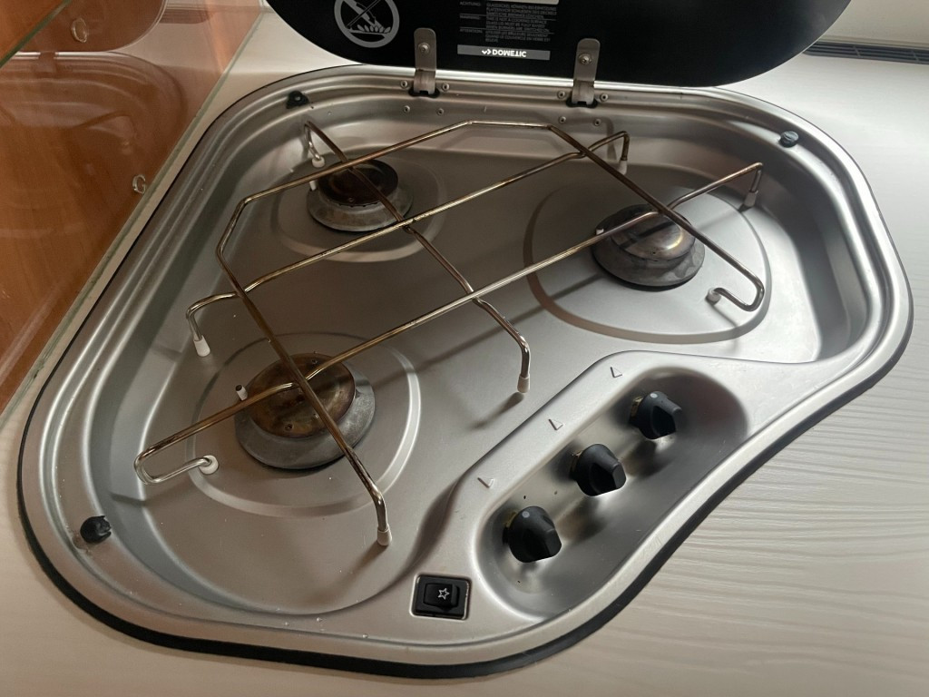 Hoofdafbeelding Dethleffs T7057 Eb 160pk Autom/lengte Bedden/airco