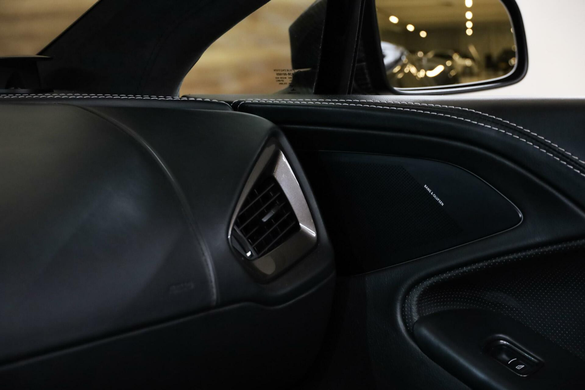 Hoofdafbeelding Aston Martin V12 Vanquish