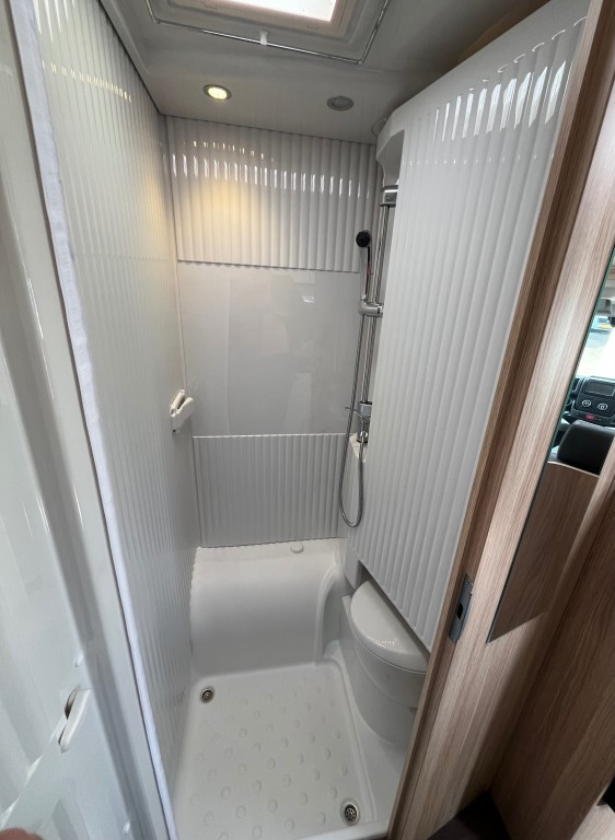 Hoofdafbeelding Sunlight V69 Adventure Ed. Queensbed Zonnepaneel