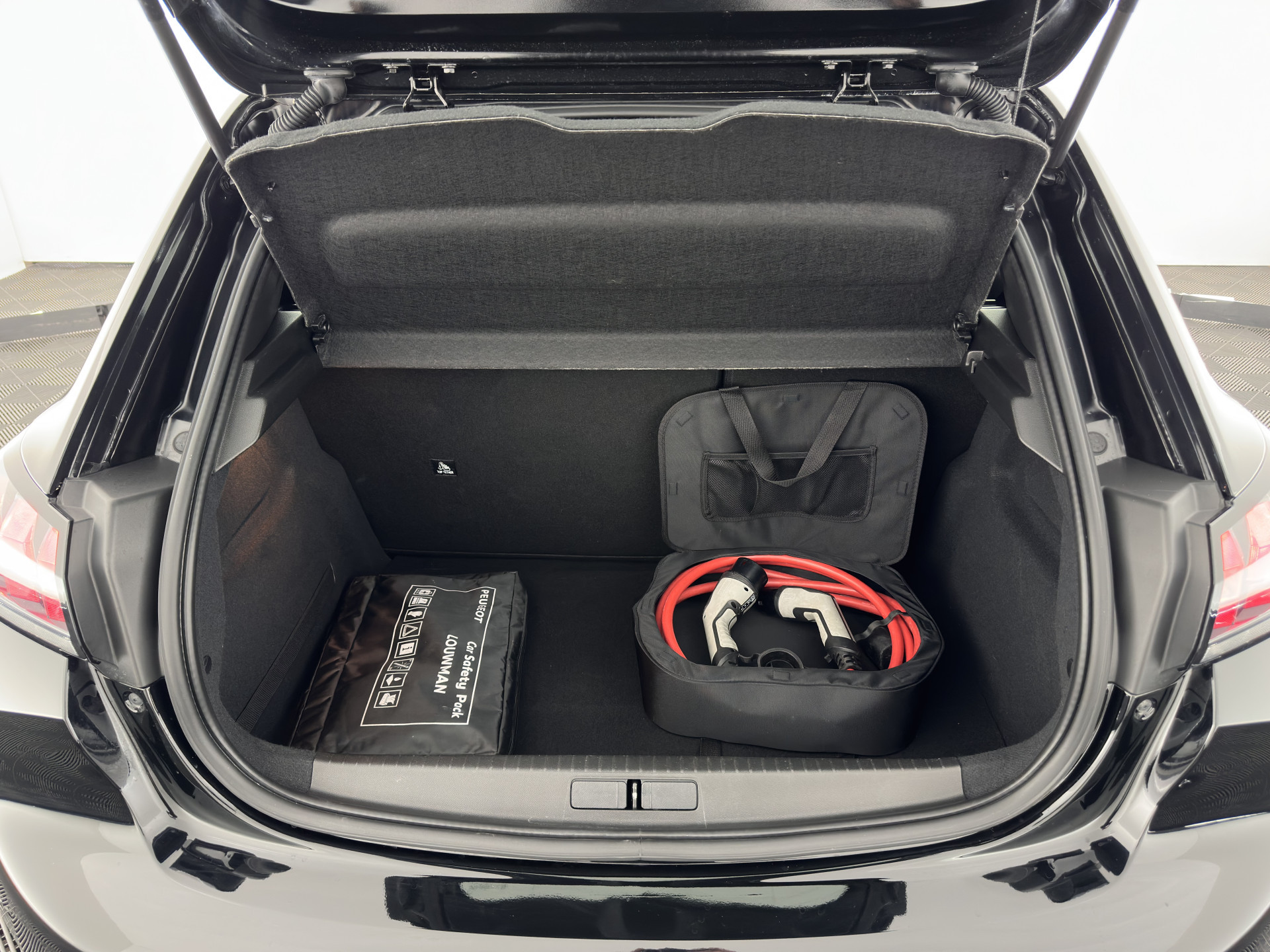 Hoofdafbeelding Peugeot e-208