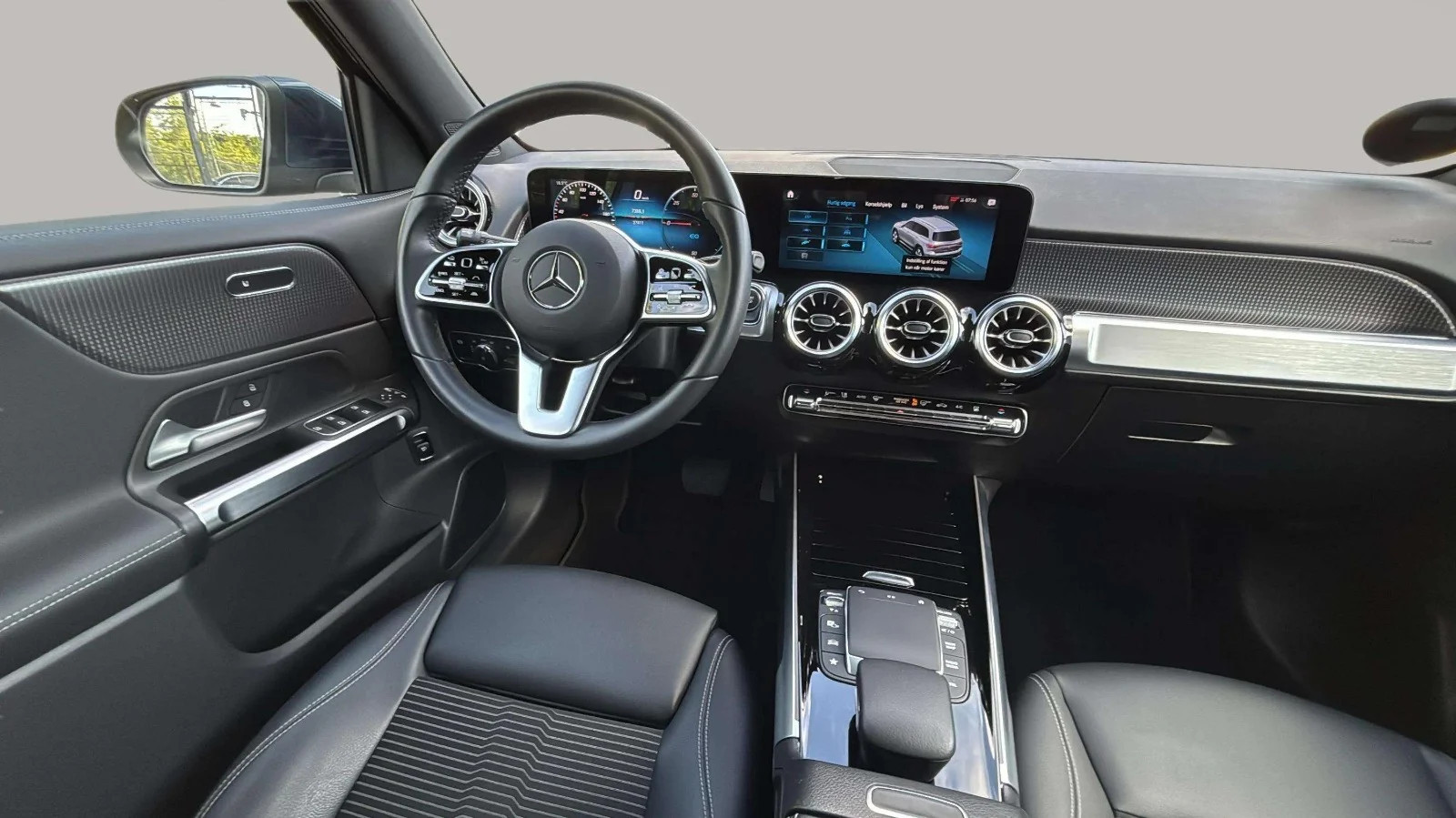 Mercedes-Benz-EQB-image-8