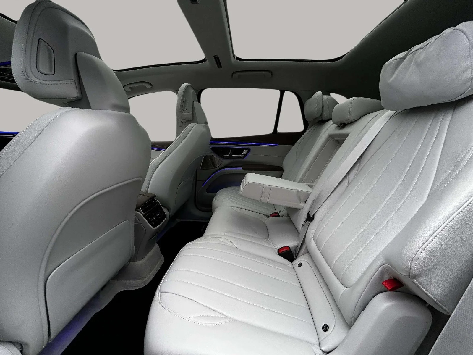 Mercedes-Benz-EQS-image-13