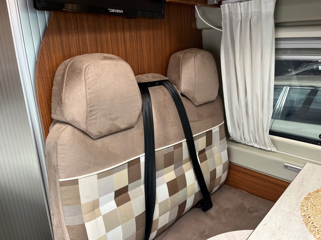 Hoofdafbeelding Pössl Globecar 640 Enkele Bedden Zopnnepaneel