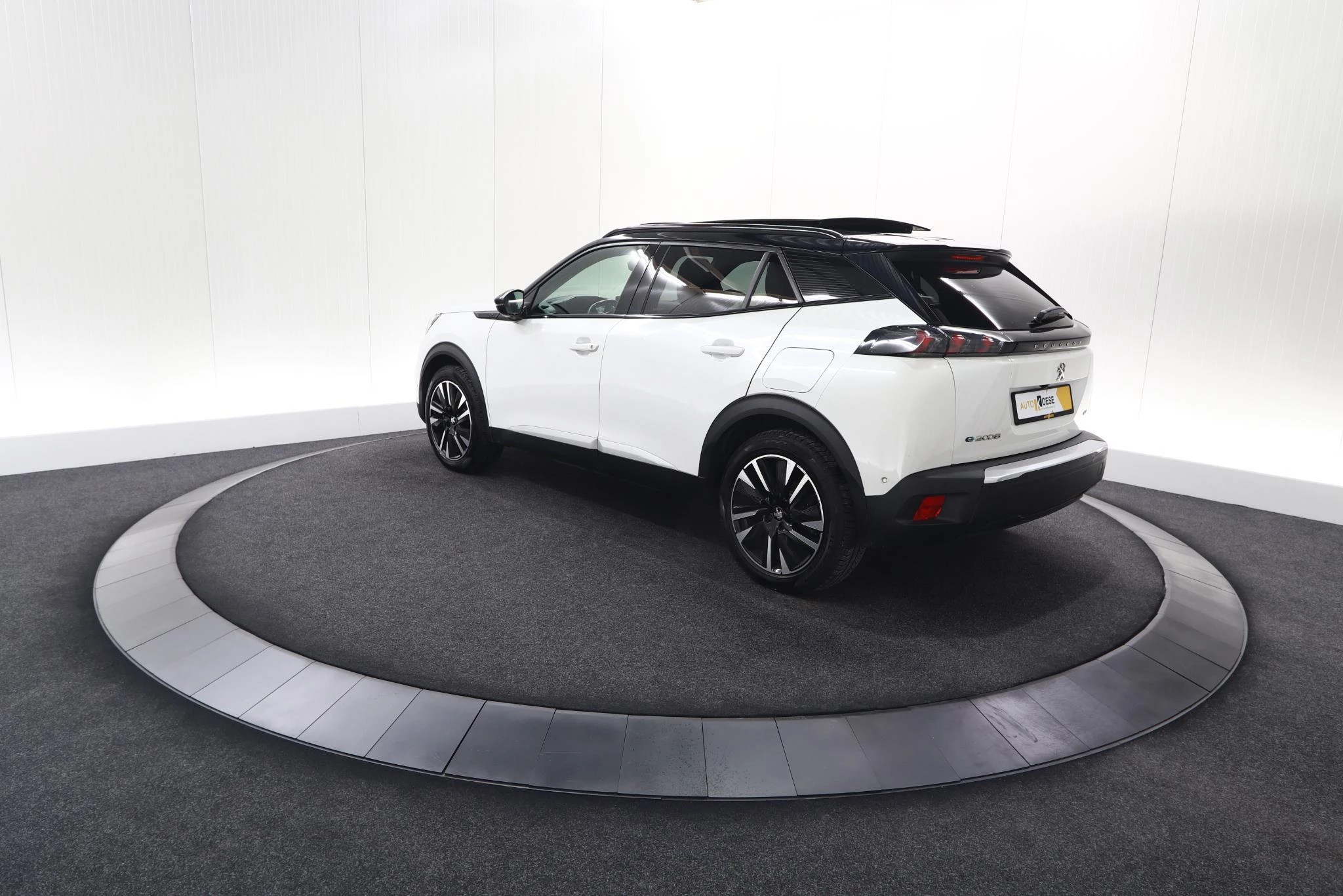 Hoofdafbeelding Peugeot e-2008