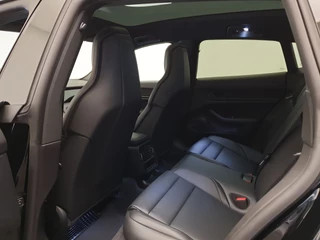Porsche Taycan Porsche Taycan Sport Turismo Performance-accu Bose, Panoramadak, 22'' velgen - afbeelding nr 31