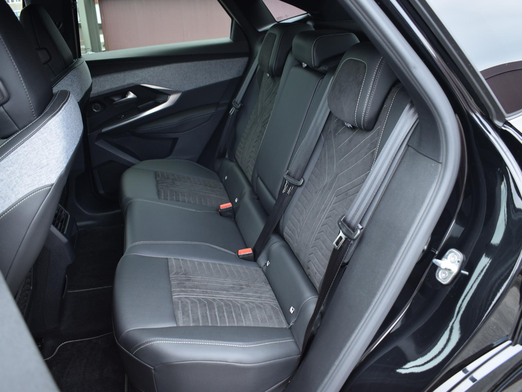 Hoofdafbeelding Peugeot e-3008