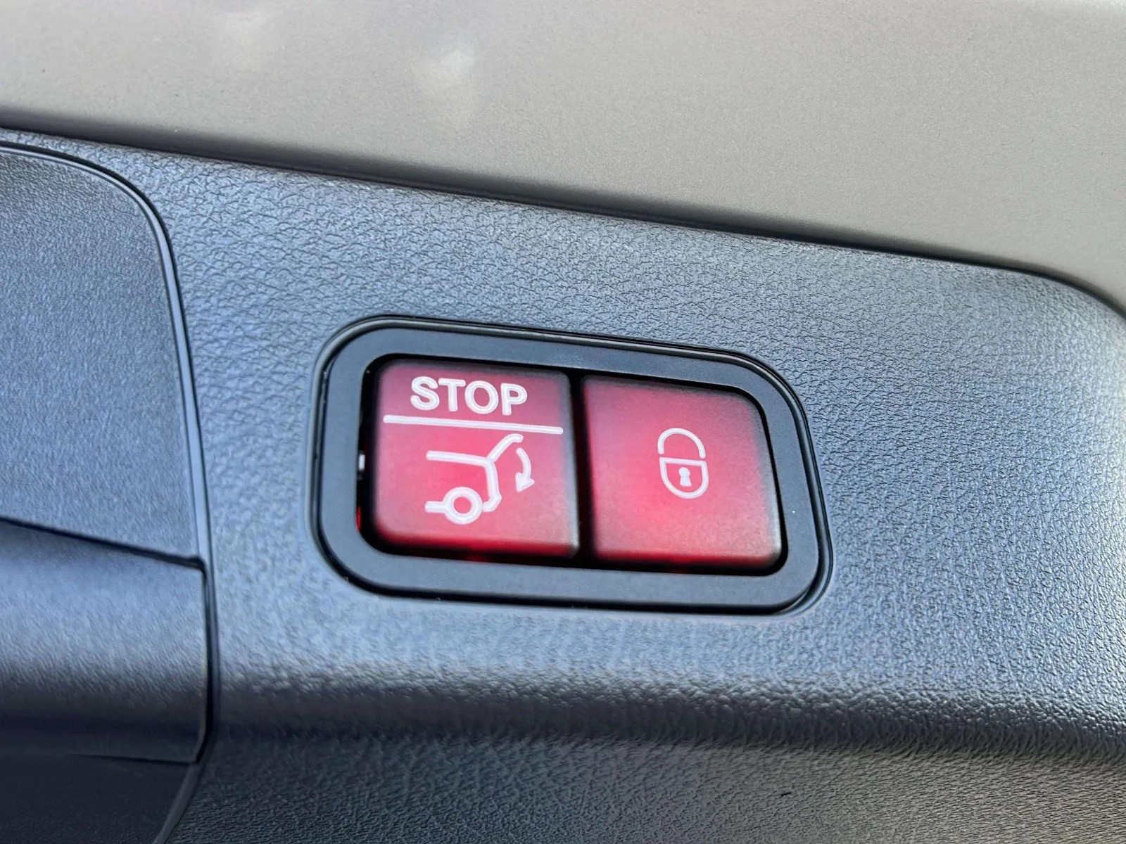 Mercedes-Benz-EQB-image-22