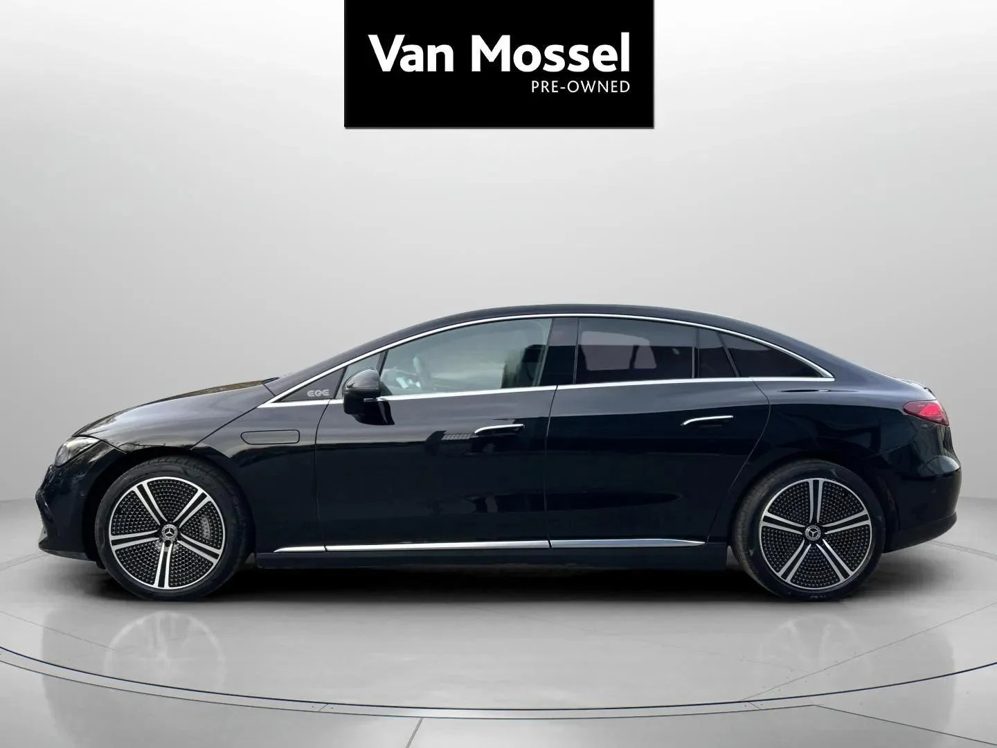 Mercedes-Benz-EQE-image-7