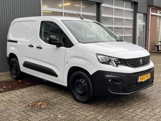 Peugeot Partner 1.5 BlueHDi 102pk Airco Cruise controle Trekhaak 1000kg trekgewicht Parkeerhulp achter en voor Camera Schuifdeur Telefoonverbinding Multimedia Android Apple carplay 2-Persoons 1e eigenaar  Euro 6