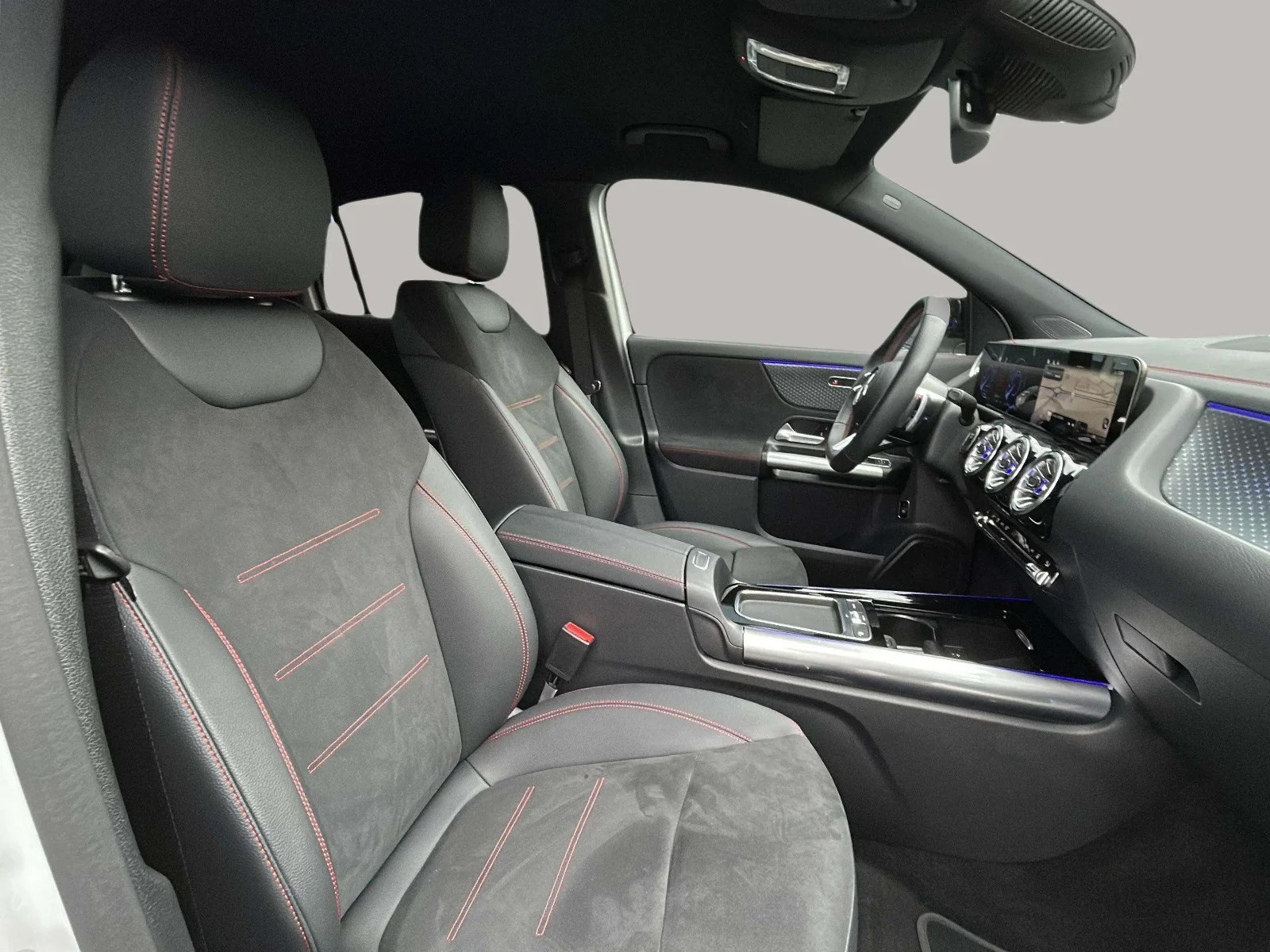 Mercedes-Benz-EQA-image-11