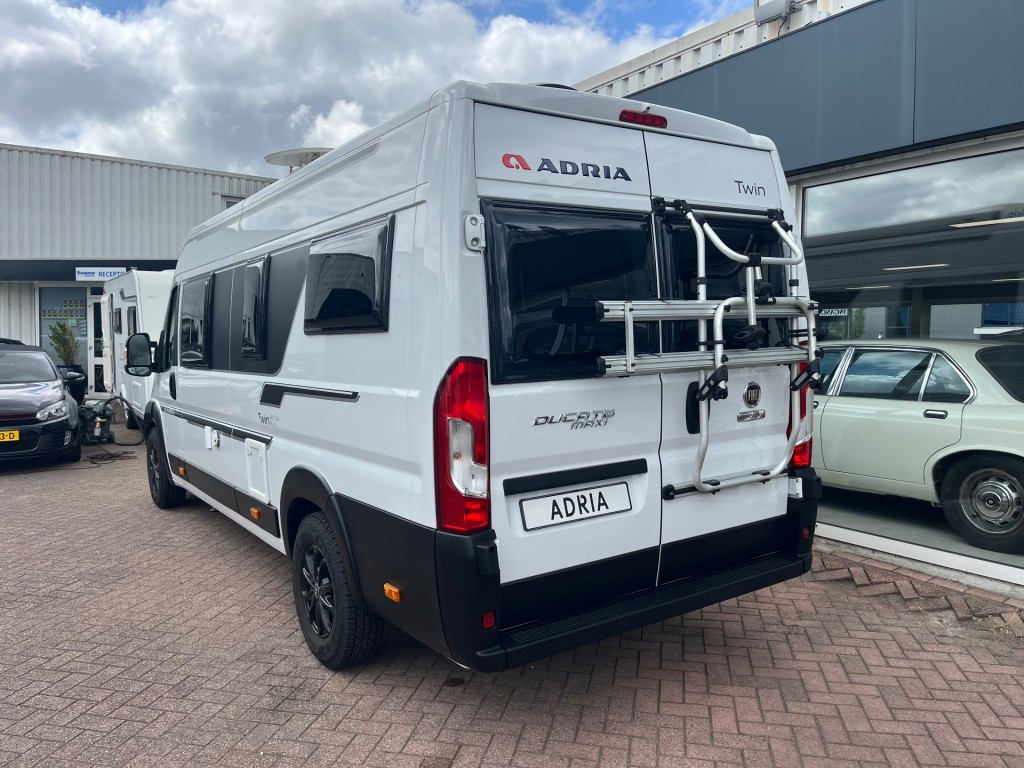 Hoofdafbeelding Adria Twin 640 Slb Plus Enkele Bedden 2x Airco