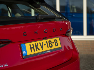 Škoda Octavia Škoda Octavia Combi 1.5 TSI MHEV Business Edition Plus | Matrix LED | Chrome pakket | Stoel-, Stuur- & voorruitverwarming | Navi 13inch | Elektr.trekhaak | El. achterklep m.sensor | ACC | - afbeelding nr 38