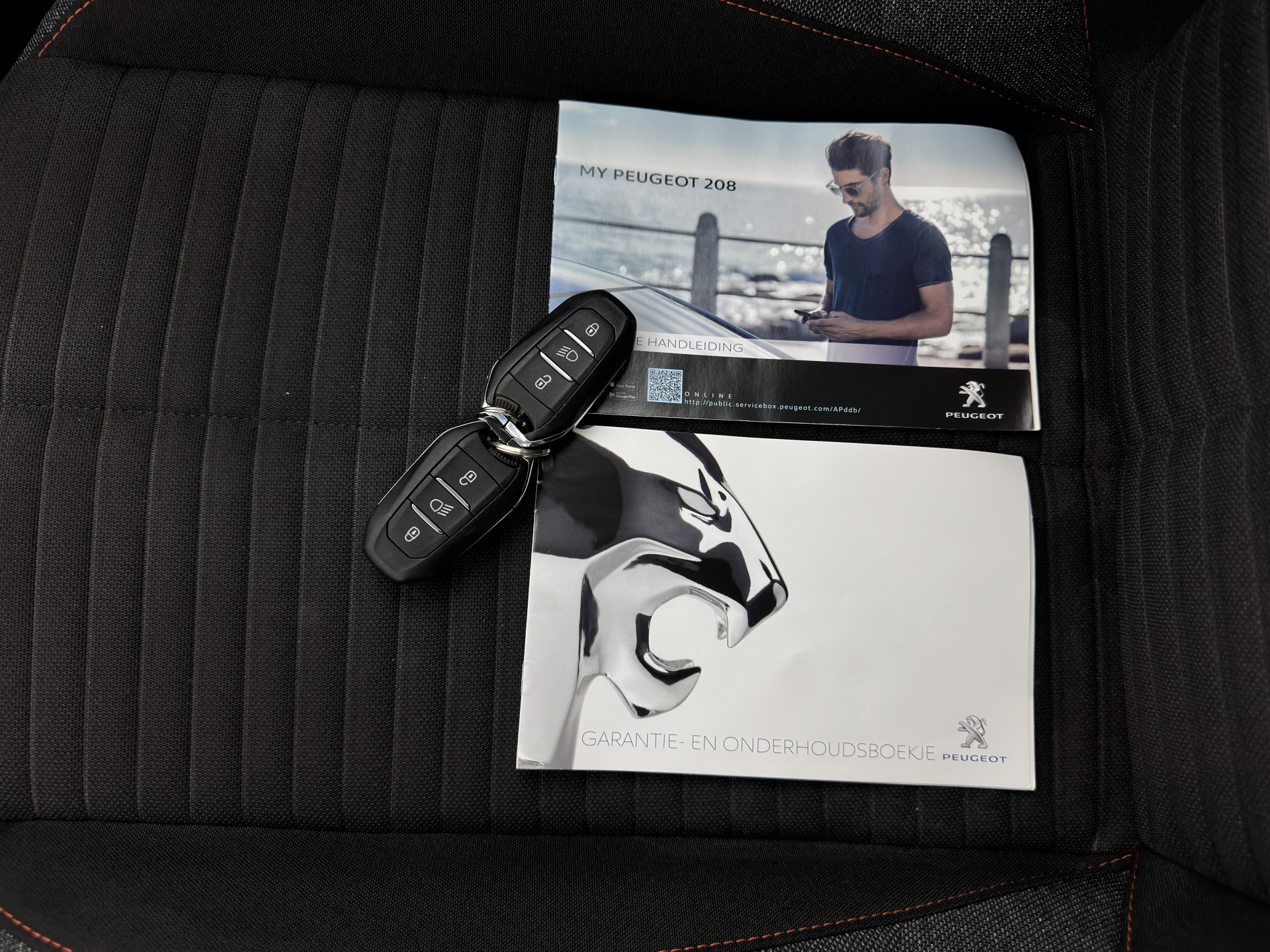 Hoofdafbeelding Peugeot e-208