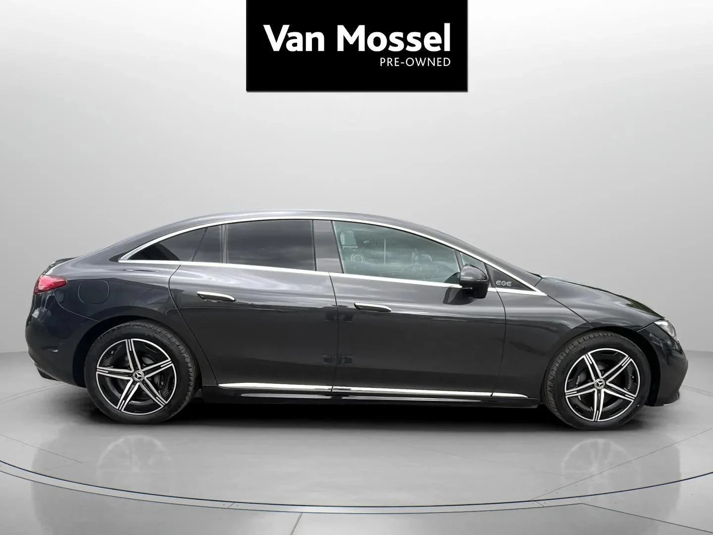 Mercedes-Benz-EQE-image-3