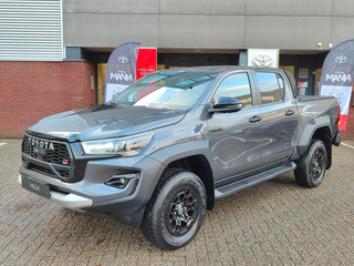 Toyota HiLux 2.8 D-4D DC GR-SPORT NIEUW DIRECT LEVERBAAR! UNIEK! JBL-AUDIO 360-CAMERA STOEL/STUURVERW SPORTSTOELEN EL-STOEL LM-VELGEN CAMERA PARK-SENSOREN CLIMA AD-CRUISE APPLE/ANDROID