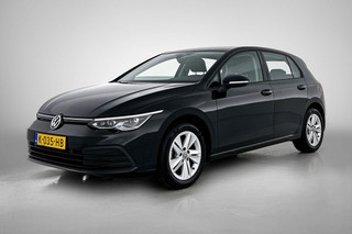 Volkswagen Golf 1.0 eTSI Comfortline Automaat (SFEERVERLICHTING, DIGITALE COCKPIT, CAMERA, CARPLAY, MASSAGE STOELEN, 1e EIGENAAR)
