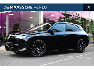 BMW iX xDrive45 M Sport / Panoramadak Sky Lounge / Trekhaak / Parking Assistant Professional / Soft-Close / M Multifunctionele Stoelen / Active Steering