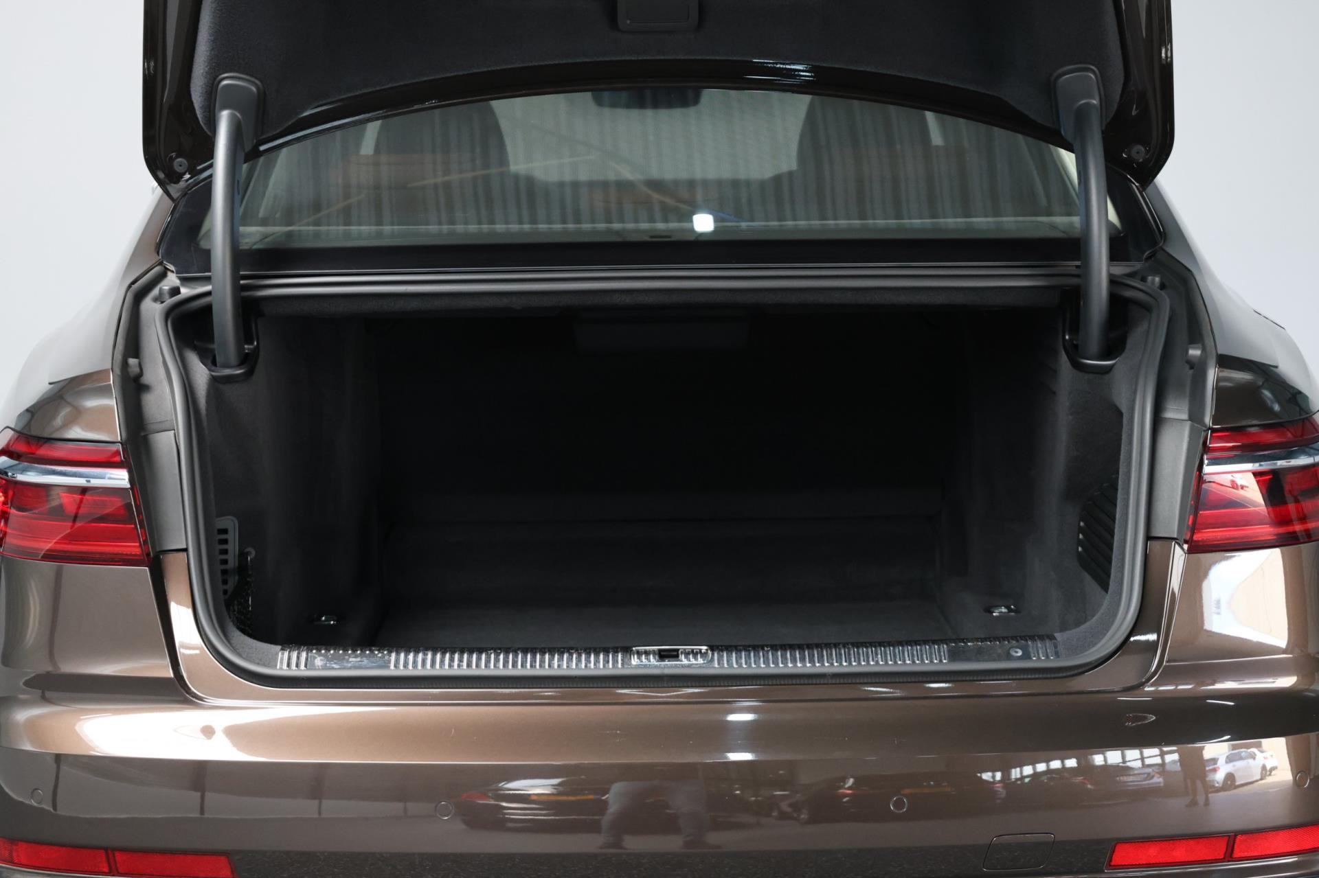 Hoofdafbeelding Audi S8