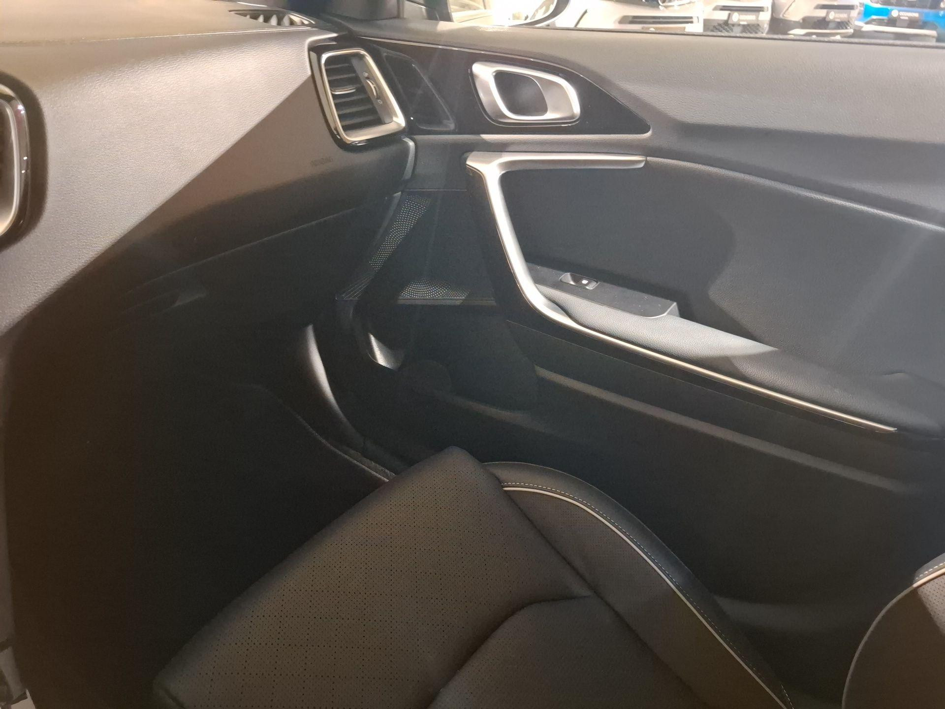 Kia-Ceed Sportswagon-image-8