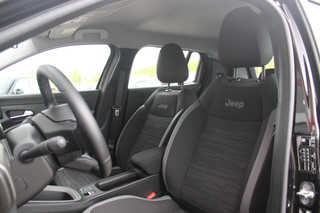 Jeep Avenger Jeep Avenger LONGTITUDE 156PK 54 kWh | NAVIGATIE | DRAADLOZE APPLE CARPLAY/ANDROID AUTO | KEYLESS ENTRY/START | CRUISE CONTROL | PARKEERSENSOREN ACHTER | DAB+ RADIO | CLIMATE CONTROL | DRAADLOZE TELEFOONLADER | LED KOPLAMPEN | - afbeelding nr 2