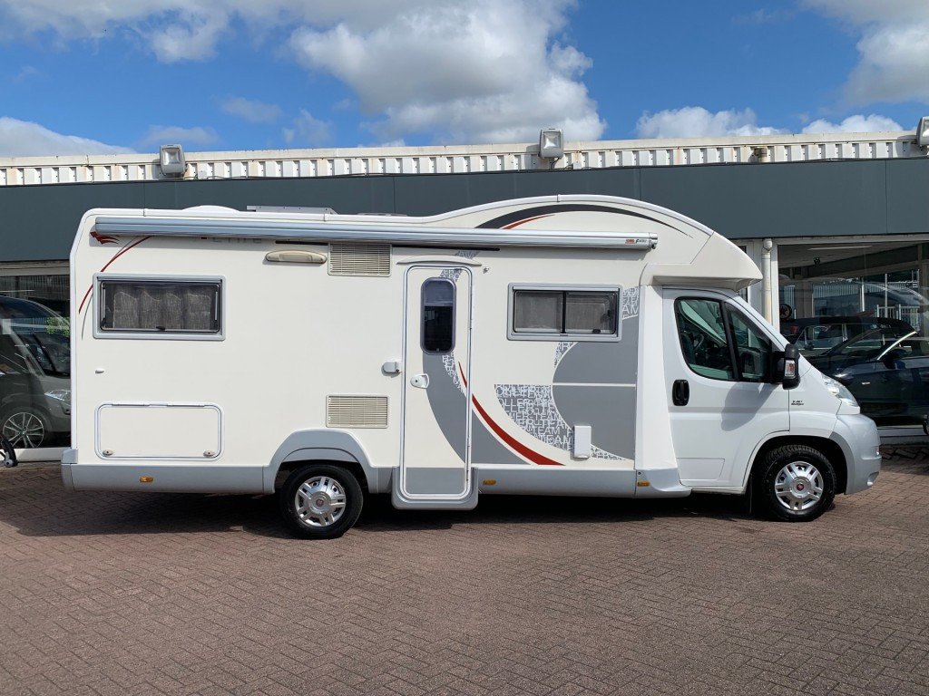 Hoofdafbeelding Roller Team T-line 255 Airco 6x Slaappl. 5 Gordels