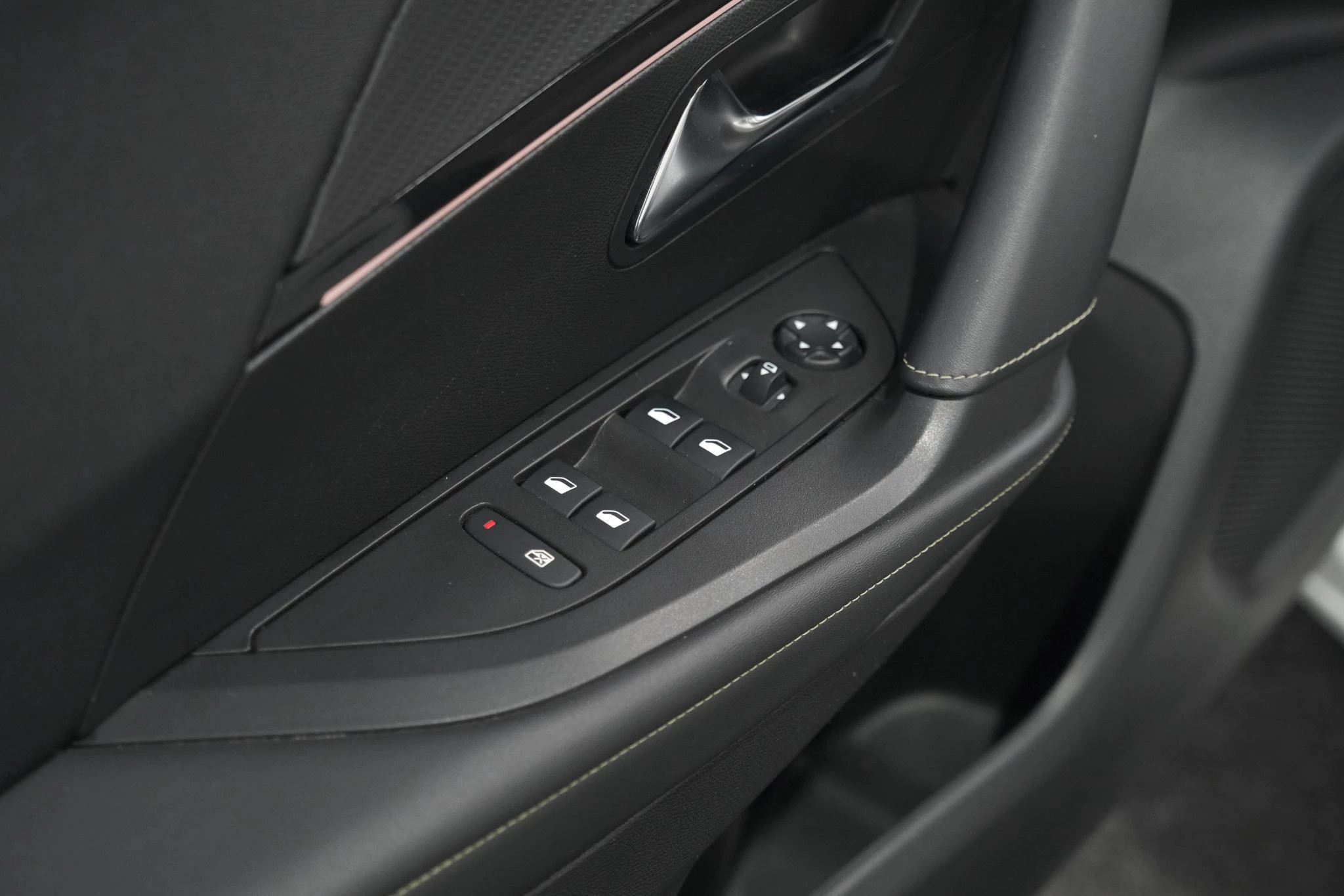 Hoofdafbeelding Peugeot e-2008