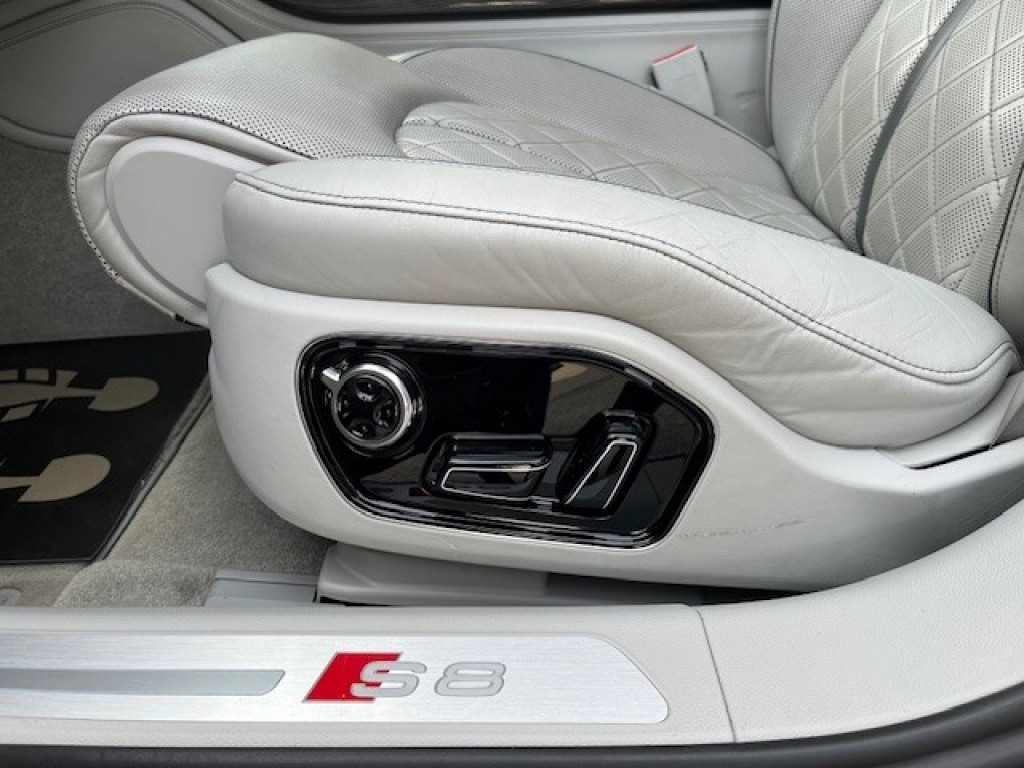 Hoofdafbeelding Audi S8