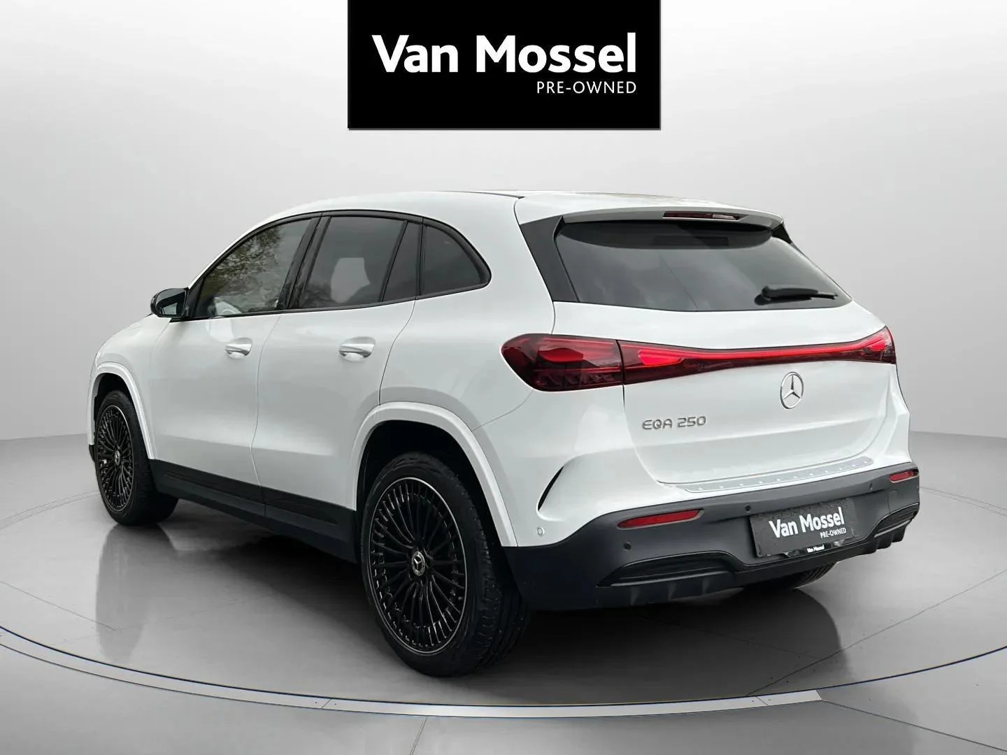 Mercedes-Benz-EQA-image-6