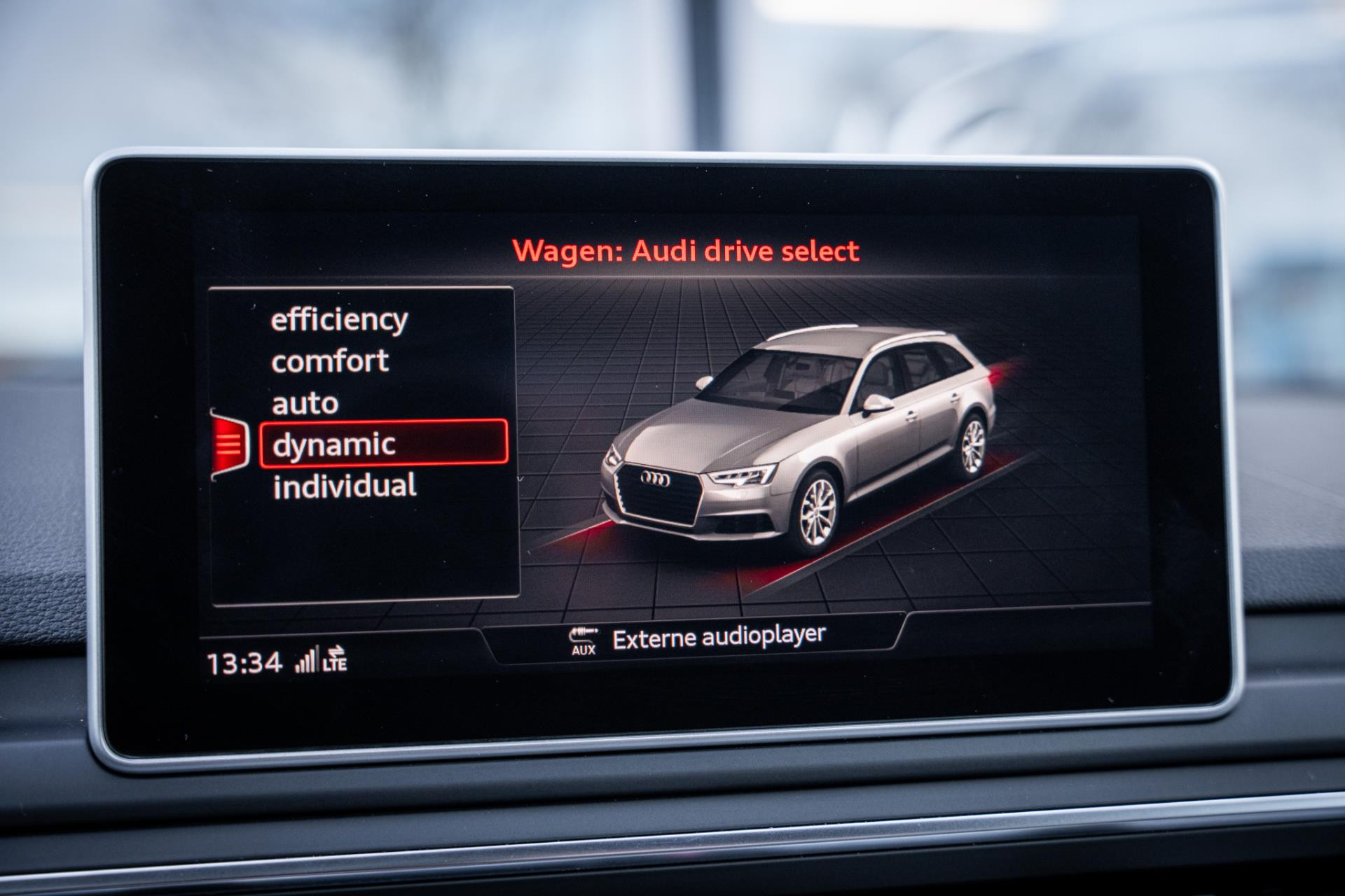 Hoofdafbeelding Audi A4