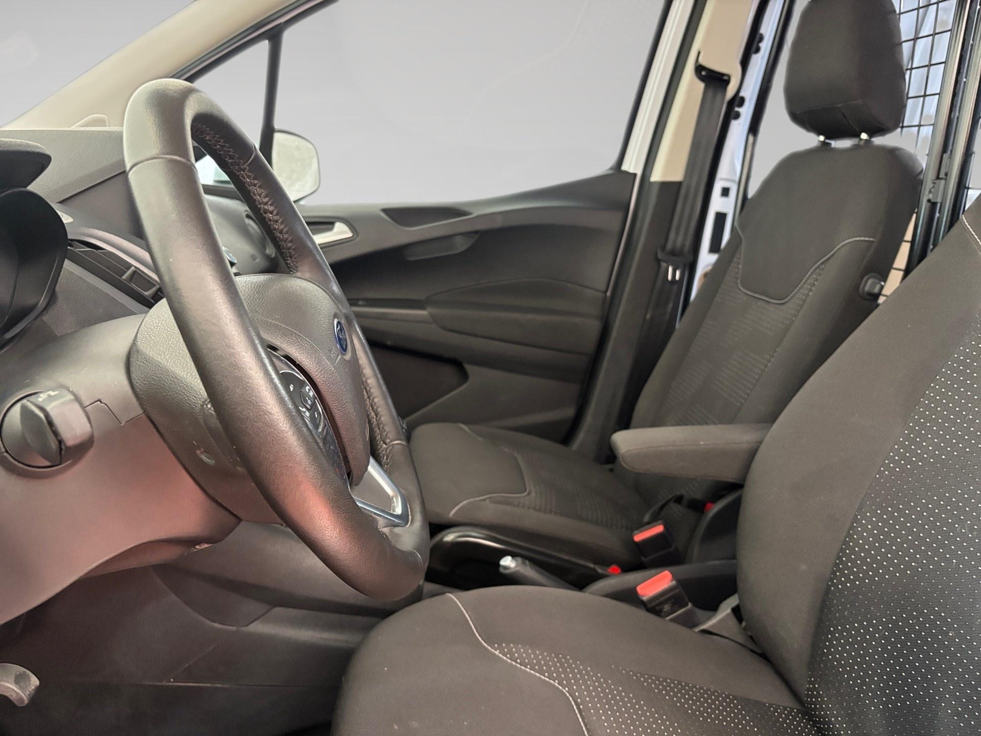 Ford-Transit Courier-image-3