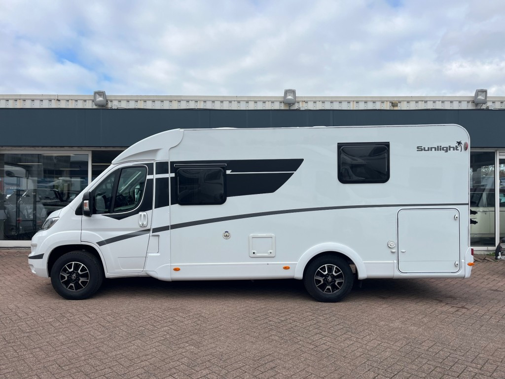 Hoofdafbeelding Sunlight V69 Adventure Ed. Queensbed Zonnepaneel